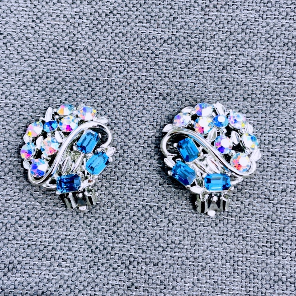 Lisner Vintage Clip On Earrings‎ Blue Aurora Borealis Rhinestone Silver Tone 50s